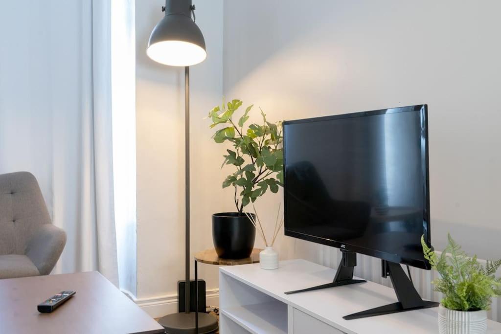 Cosy 2 Bedroom Town House Close To City Centre เบลฟาสต์ ภายนอก รูปภาพ