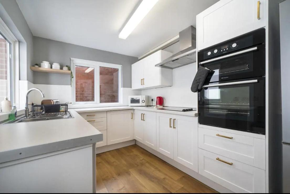 Cosy 2 Bedroom Town House Close To City Centre เบลฟาสต์ ภายนอก รูปภาพ