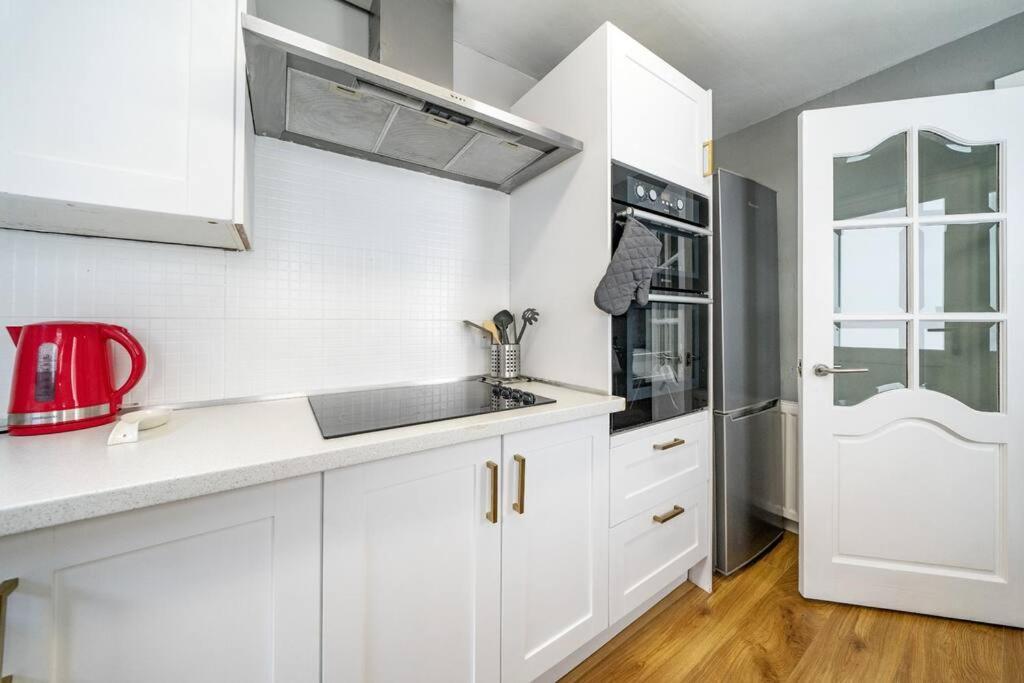 Cosy 2 Bedroom Town House Close To City Centre เบลฟาสต์ ภายนอก รูปภาพ