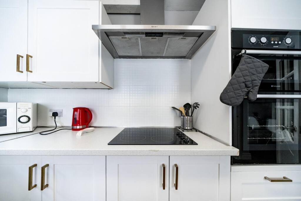 Cosy 2 Bedroom Town House Close To City Centre เบลฟาสต์ ภายนอก รูปภาพ