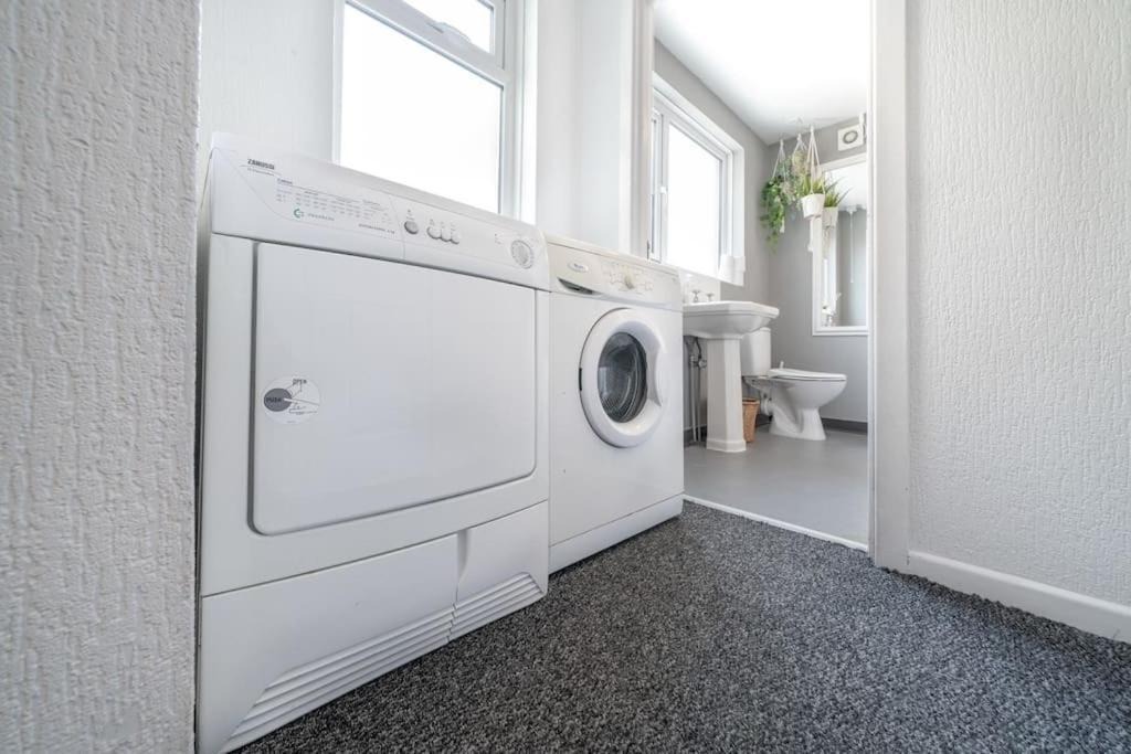 Cosy 2 Bedroom Town House Close To City Centre เบลฟาสต์ ภายนอก รูปภาพ